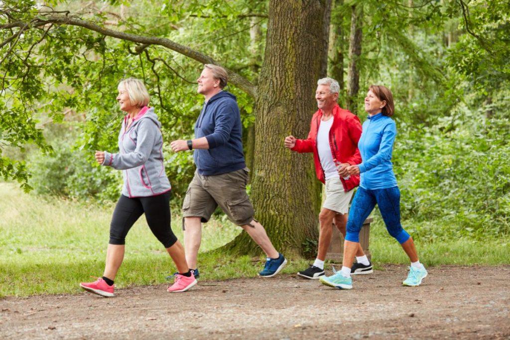 Pamiršk bėgimą – ši veikla gali deginti dar daugiau kalorijų. 7 Km per valandą ėjimas