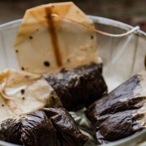 Panaudoti arbatos maišeliai: natūralus būdas naikinti kvapus