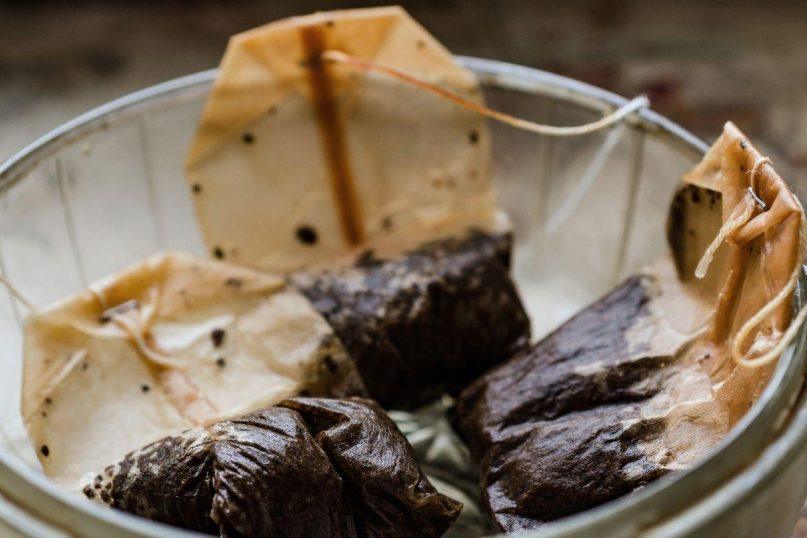 Panaudoti arbatos maišeliai: natūralus būdas naikinti kvapus