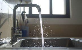 Paruoškite šį tirpalą ir apipurkškite čiaupą. Išnyks kalkės ir nuosėdos!