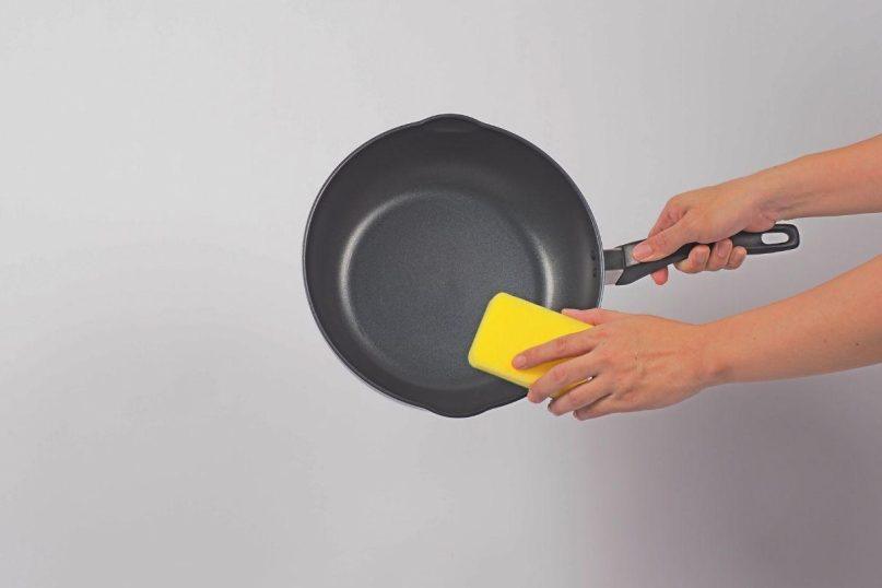 Patarimai, kaip išvalyti keptuvę be cheminių priemonių!