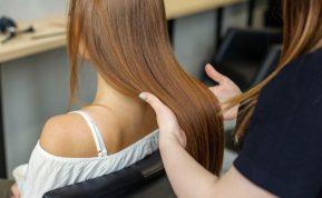 Plaukai atrodys tankesni ir stipresni: trys įpročiai, kurių būtina vengti