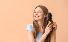 Prietarai: kodėl prieš miegą nepatartina šukuotis plaukų?