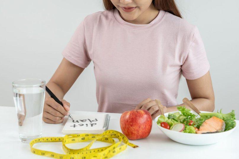 Psichologė įspėjo apie dietų poveikį psichikai