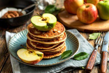 Purūs ir labai skanūs blynai su obuoliais: patiks visai šeimai
