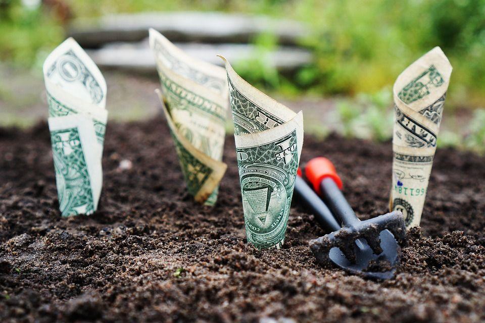 Ritualai, skirti skurdui ir finansinėms kliūtims pašalinti. Ritualas pinigams pritraukti