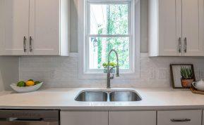 Santechnikas atskleidė paslaptį, kodėl kriauklės geriau nedėti prie lango