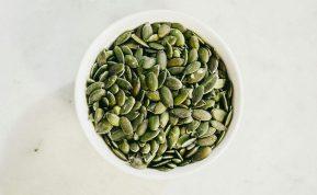 Saulėgrąžų ar moliūgų sėklos: kurios turi daugiau sveikatai naudingų savybių?