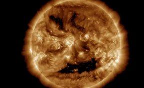 Saulės šypsena Helovino proga: iš „burnos“ išsiveržė geomagnetinė audra. NASA nuotrauka