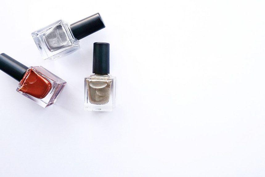 Seno nagų lako neišmetu. Aš naudoju jį, kai turiu problemų namuose