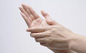 Senovės japonų pratimas rankoms, palengvinantis nerimą ir įtampą.
