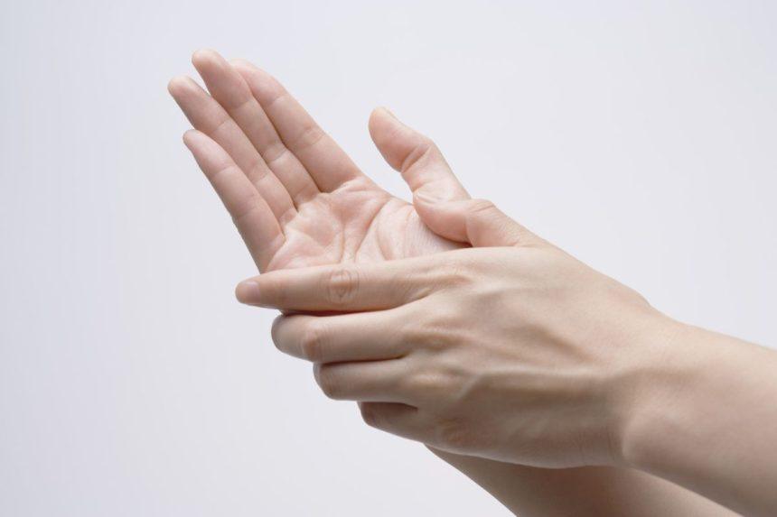 Senovės japonų pratimas rankoms, palengvinantis nerimą ir įtampą.