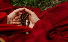 Septynios išmintingiausios Dalai Lamos mintys toms, kurias išdavė mylimas žmogus