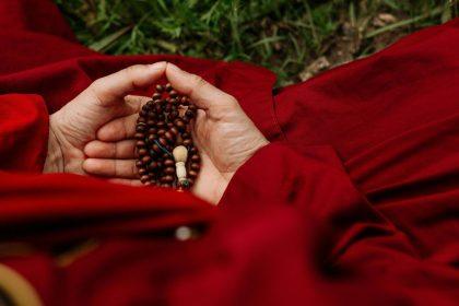 Septynios išmintingiausios Dalai Lamos mintys toms, kurias išdavė mylimas žmogus