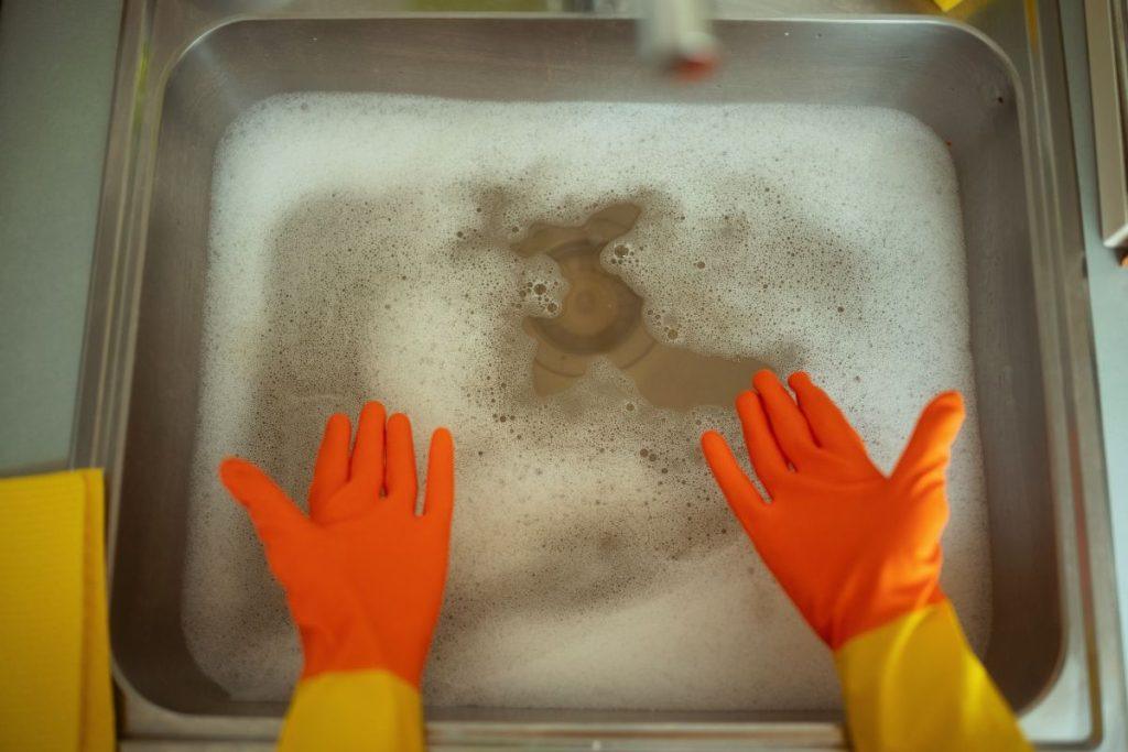 Šių klaidų pakanka, kad kriauklė užsikimštų per savaitę