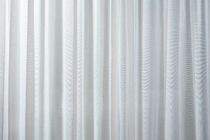 Skalbdama baltas užuolaidas naudoju šią priemonę