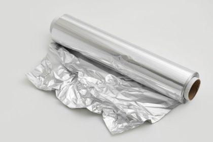 Štai kodėl kai kurie žmonės nakčiai kojas vynioja į foliją: šias priežastis turi žinoti visi!