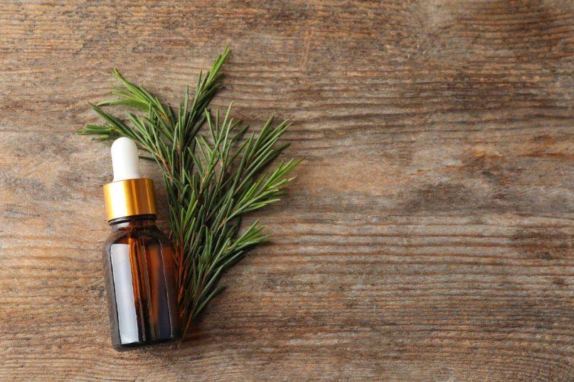 Stebuklingas arbatmedžio aliejus: 7 būdai, kaip jį panaudotiStebuklingas arbatmedžio aliejus: 7 būdai, kaip jį panaudoti