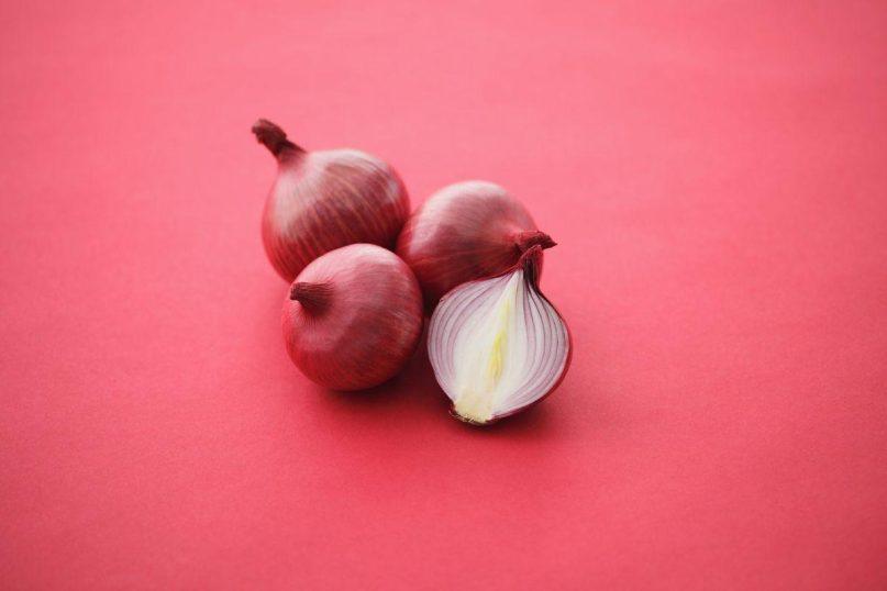 Stebuklingos svogūnų ir jų lukštų savybės, kurios yra pamirštos