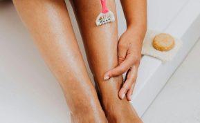 Stop skustuvams! Kūno plaukelius pašalinsite ir su liaudiškais metodais!