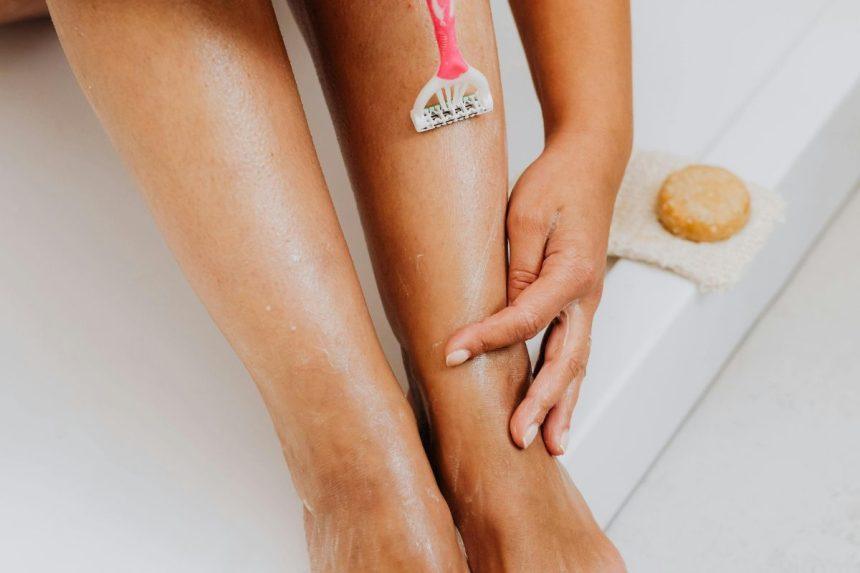 Stop skustuvams! Kūno plaukelius pašalinsite ir su liaudiškais metodais!