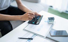 Sunku sutaupyti pinigų finansinei pagalvei? Jums padės keli išmintingi patarimai