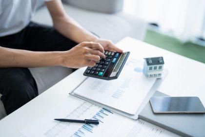 Sunku sutaupyti pinigų finansinei pagalvei? Jums padės keli išmintingi patarimai