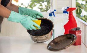 Sužinokite, kaip lengvai ir greitai išvalyti keptuves, puodus ir kitus indus!