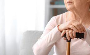 Sužinokite, kodėl senjorai turi specifinį kvapą. Tai ne dėl higienos trūkumo