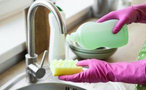 Sužinokite, kodėl turėtumėte maišyti indų ploviklį su druska