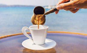 Sveikiausia pasaulyje graikiška kava. Išmokite ją išsivirti patys!
