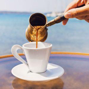 Sveikiausia pasaulyje graikiška kava. Išmokite ją išsivirti patys!