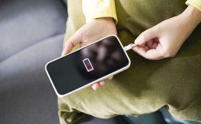 Telefono baterija: kodėl jos nereikėtų visiškai iškrauti