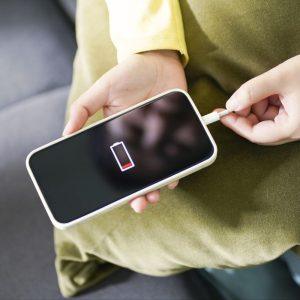 Telefono baterija: kodėl jos nereikėtų visiškai iškrauti