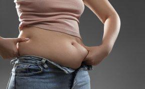 Terapeutė atskleidė, kada pašalinti išsikišusio pilvo treniruotėmis nepavyks