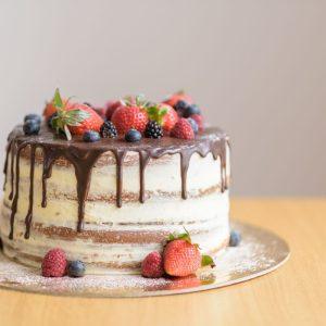 Torto pjaustymas stikline – paprastas, originalus ir praktiškas metodas