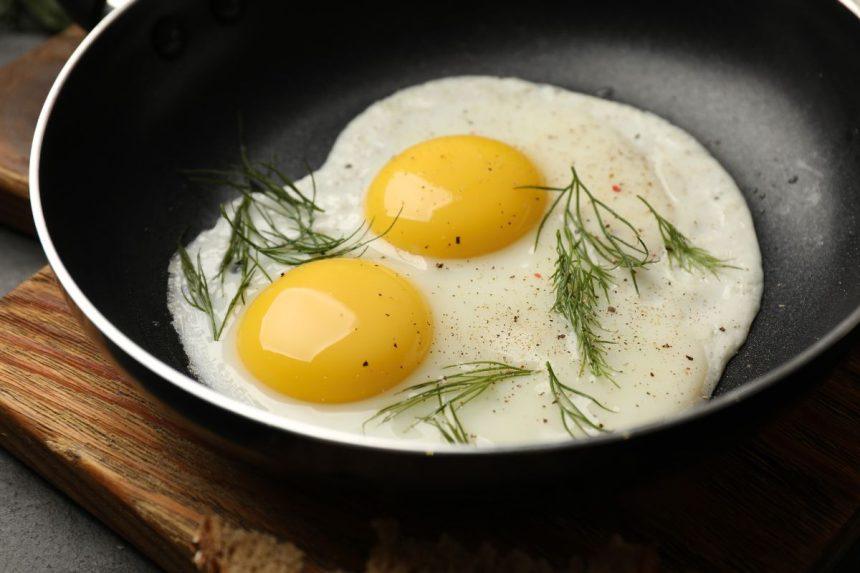 Virtuvės šefė pataria: šis vienas prieskonis padarys keptus kiaušinius ypač skanius