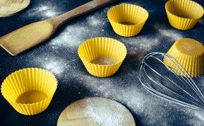 Užvirinkite ir pilkite ant silikoninių formelių. Riebalai ir spalvos pasikeitimas greitai išnyks