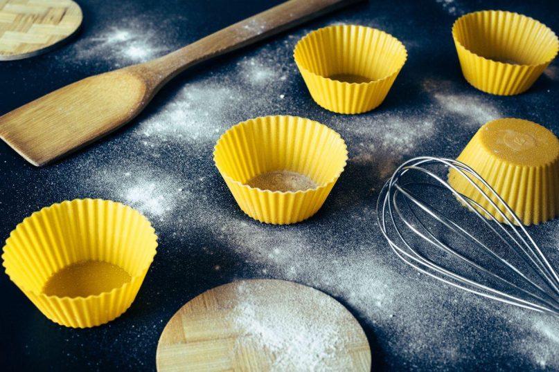 Užvirinkite ir pilkite ant silikoninių formelių. Riebalai ir spalvos pasikeitimas greitai išnyks