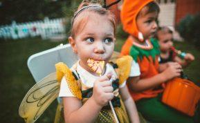 Vaikų gydytojas atsakė, kiek saldumynų per dieną gali suvalgyti vaikai