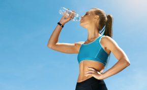 Vanduo: kodėl jis būtinas mūsų organizmui ir kaip užtikrinti pakankamą hidrataciją