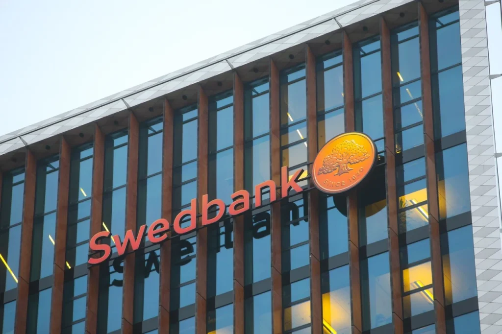 Vėlinių savaitgalis: kaip dirbs parduotuvės ir bankai. Nuotrauka verslozinios.lt