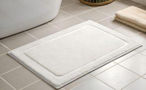 Vonios kilimėliai blogai kvepia? Naminis nuoviras pašalins pelėsį