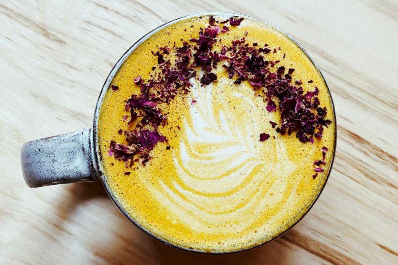 Vos keli žiupsneliai į kavą: figūrai, imunitetui ir smegenų veiklai