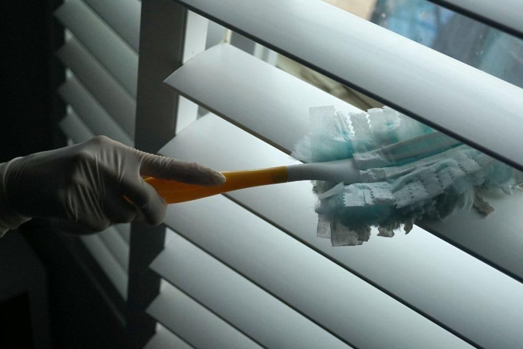 13 virtuvės kempinėlių panaudojimo būdų. Žaliuzių valymui