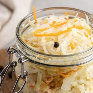 25 geros priežastys valgyti raugintus kopūstus kiekvieną dieną. Ypač – jei laikotės dietos