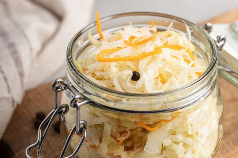 25 geros priežastys valgyti raugintus kopūstus kiekvieną dieną. Ypač – jei laikotės dietos