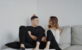 3 pagrindinės priežastys, kodėl geriau nedemonstruoti savo santykių viešai