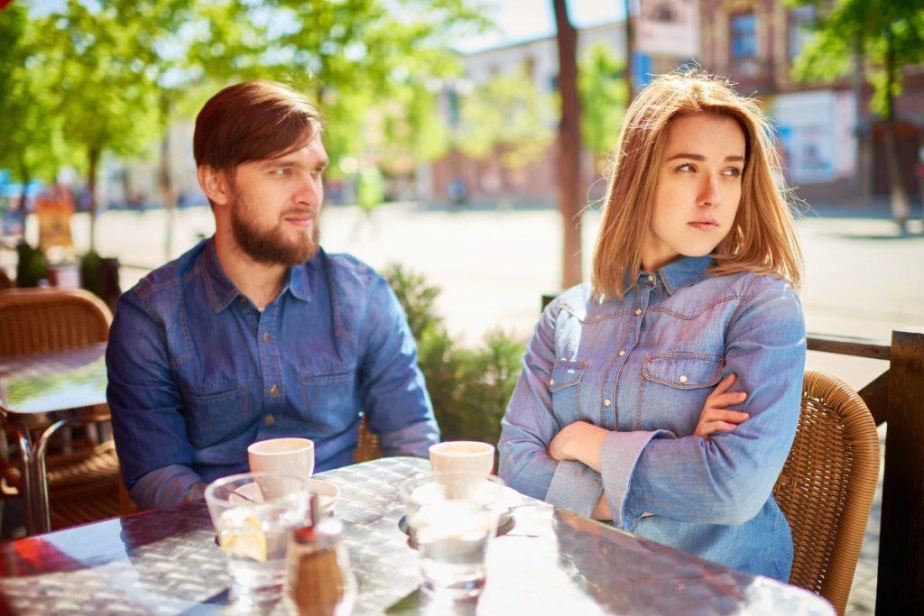 3 paprastos frazės, reiškiančios, kad jumis manipuliuoja. Jūs per jautriai reaguojate