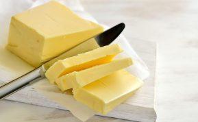 4 priežastys, kodėl turėtumėte maistui dažniau naudoti lydytą sviestą
